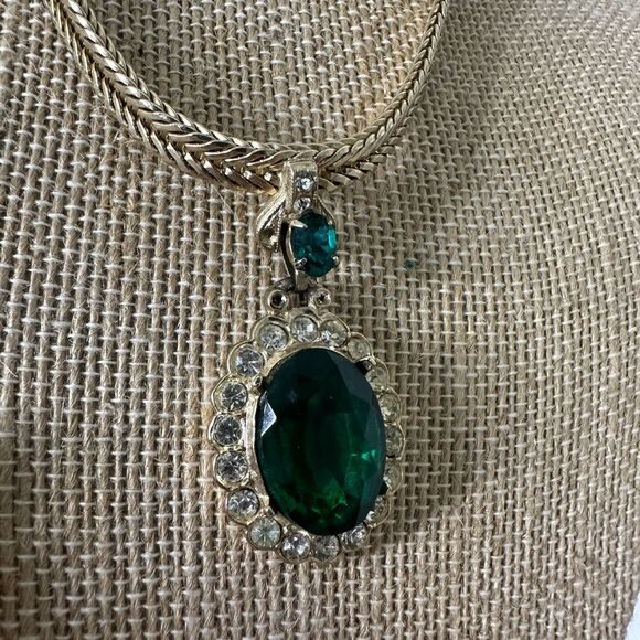 Vintage Regency Victorian Look 60s Faux Emerald Necklace - Picture 2 of 5